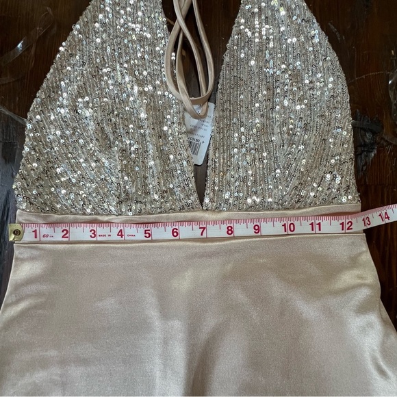 NWT Windsor Champagne Sequin Bodycon Dress Plunge Neckline Sleeveless Size M - Picture 6 of 9